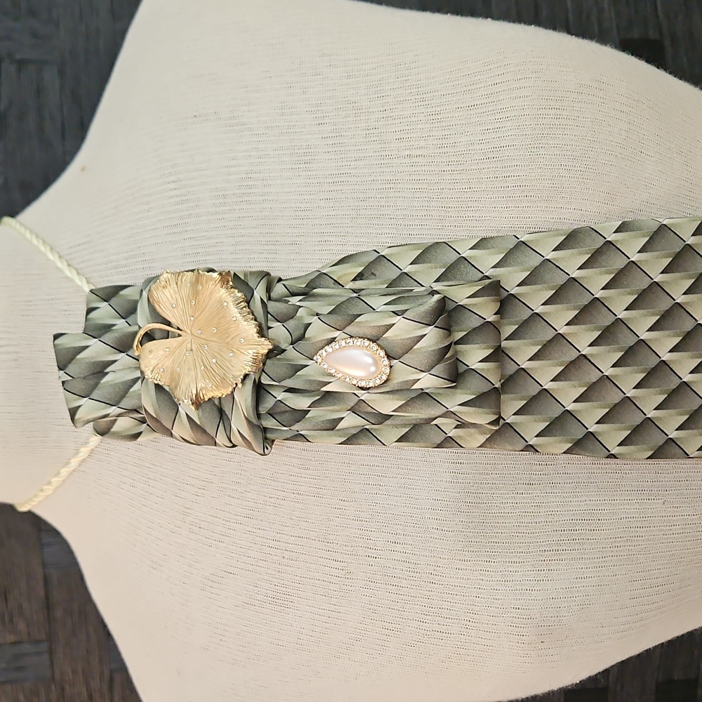 Elegant Silk Geometric Patterned Statement Neckla… - image 2